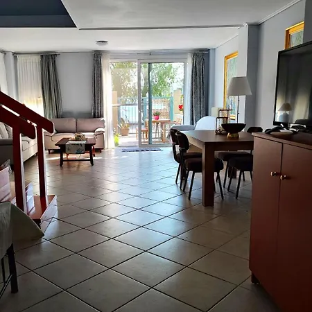 דירה Seaside House With Garden *