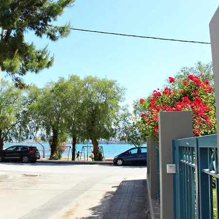 Seaside House With Garden Chalkís
